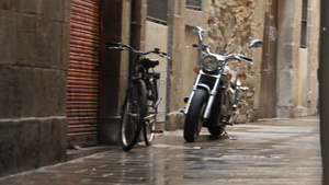 机动车停在城市街道下一辆自行车7秒视频