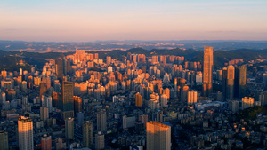 4K唯美航拍贵阳城市天际线夕阳照射城市建筑晚霞26秒视频