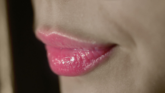 一个漂亮女人的嘴唇视频