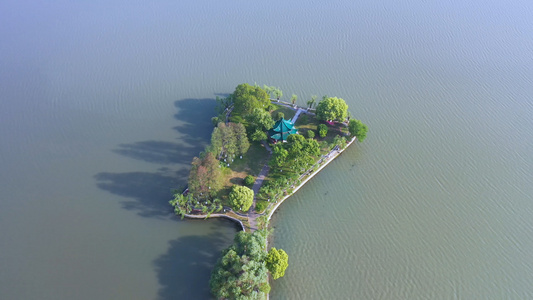航拍城市自然景区绿色小岛4k旅游素材视频