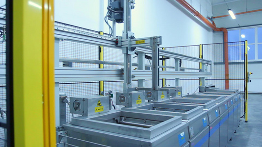 移动式传送机生产线的工厂设备视频