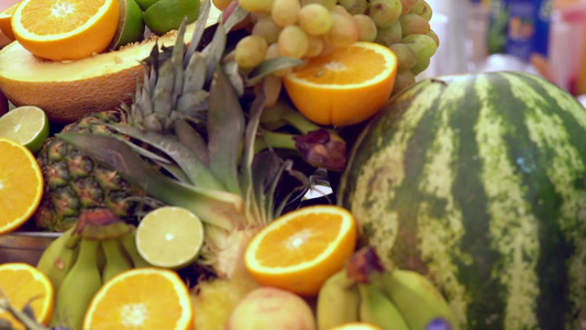 自助自助餐上展示新鲜热带水果视频