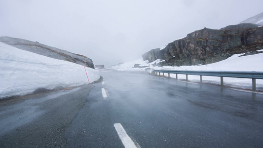 阴天挪威山地公路视频