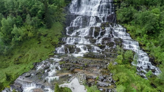 挪威山河瀑布全景航拍视频