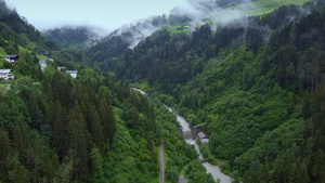 美丽的奥述风景山间峡谷中的小河23秒视频
