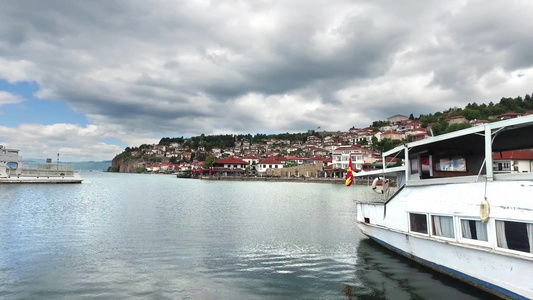 古老城镇和港口马西多尼亚电影院的奥赫里德湖全景视频