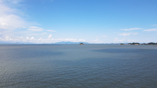 航拍自然世界蓝色大海天空风景4k旅游素材视频