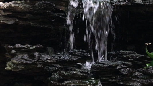 假山瀑布景观雕塑视频