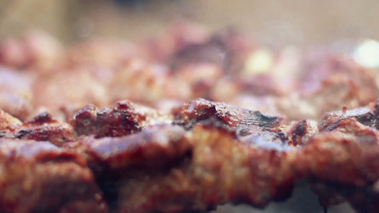 烤肉用叉子烤烤肉串芒果炒肉视频