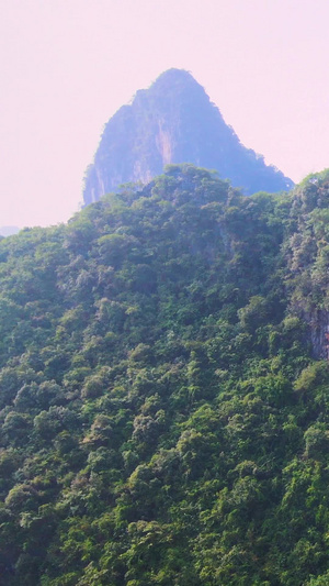 阳朔著名景点月亮山游客登山爬山风光航拍喀斯特地貌53秒视频