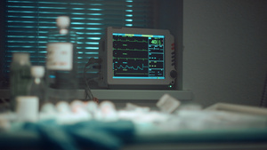 医院心率监测器显示现代诊所病房的脉压数据18秒视频