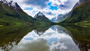 云朵湖水美丽的自然挪威10秒视频