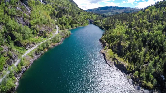 森林湖水美丽的自然挪威视频