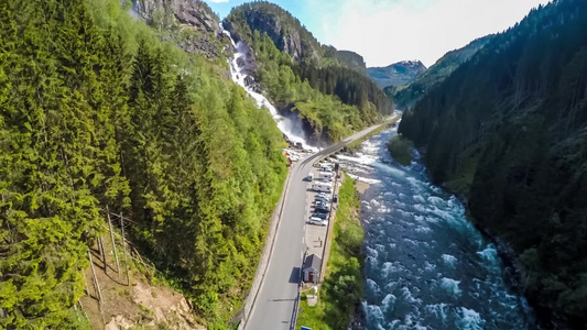 空中摄影优美环境下的公路视频