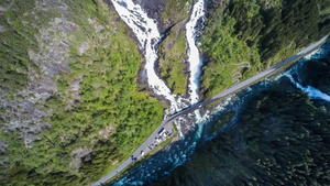 两个瀑布俯视角度航拍8秒视频