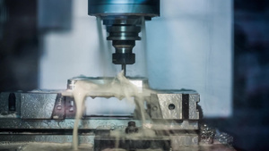 切割技术冶金加工的CNC磨机16秒视频