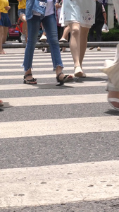 拍摄路人斑马线素材中国人口日视频