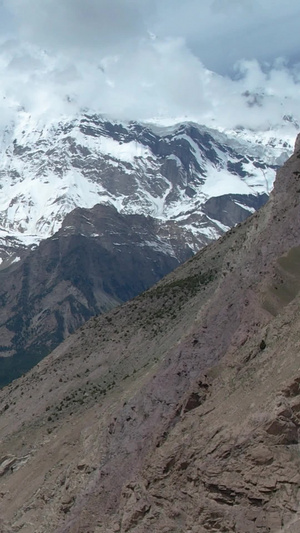 航拍5A新疆帕米尔旅游景区景点奥伊塔克壮观的冰川新疆旅游36秒视频