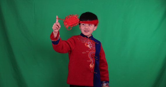中国小男孩恭贺新年拜年慢镜绿幕抠像视频