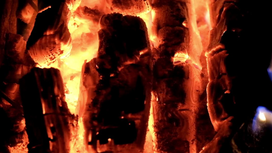 红色热燃煤背景视频