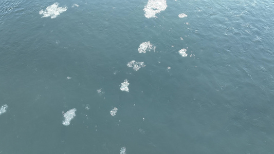 北方冬季初冬湿地河流雪景视频