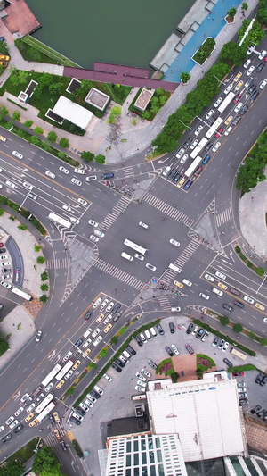 航拍城市中心繁华路段高峰期堵车交通路口街景车流素材城市素材57秒视频