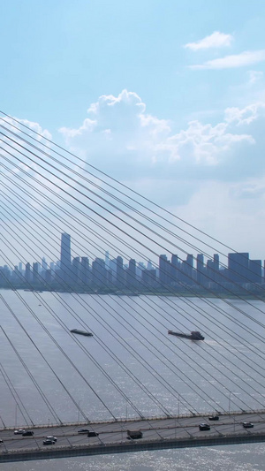 航拍城市蓝天白云晴朗天线自然天气道路桥梁武汉二七长江大桥江景素材63秒视频