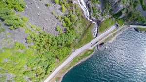 美丽的自然山脉道路航拍10秒视频