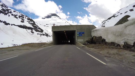 车经过隧道驾驶路程视频
