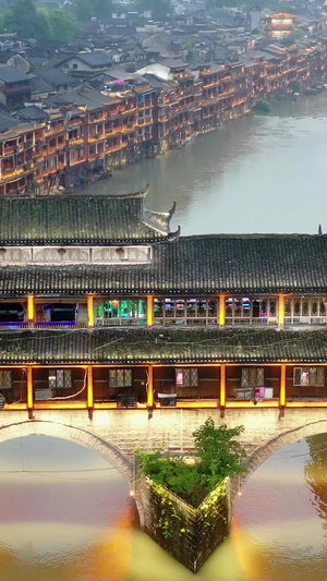 湖南凤凰古城夜景航拍视频凤凰旅游34秒视频