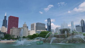 市中心的摩天大楼喷泉水域14秒视频