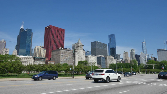芝加哥市中心有车辆和行人视频