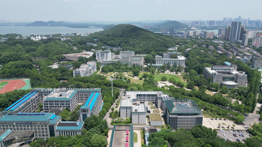 航拍湖北武汉大学视频