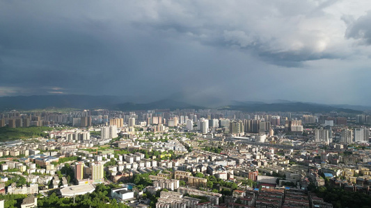 城市蓝天白云暴雨来临航拍视频