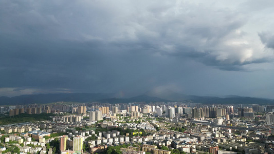 城市蓝天白云暴雨来临航拍视频