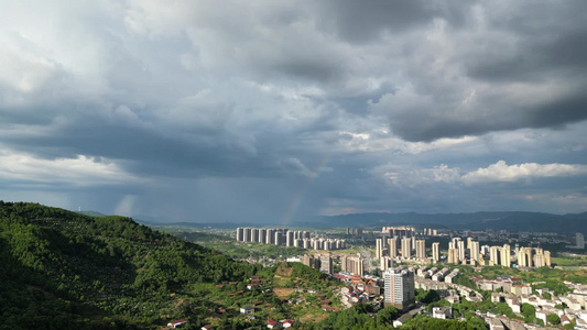 城市蓝天白云暴雨来临航拍视频