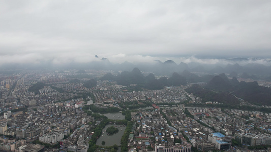 夏季城市雨季来临云层航拍视频