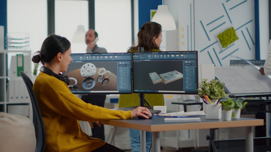 使用计算机显示cad软件的女工业女工工程师视频