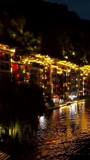 航拍贵州镇远古镇夜景灯光舞阳河22秒视频