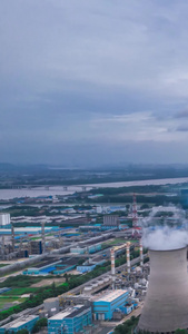 航拍化工厂延时摄影污染排放视频