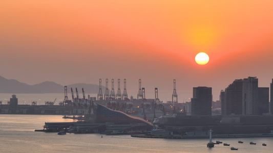 4K夕阳下的深圳蛇口港视频