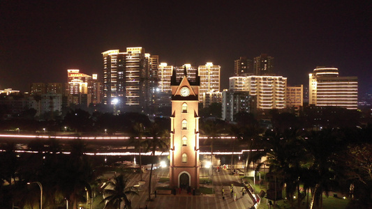 航拍海南海口海甸河畔的海口钟楼夜景灯光秀视频