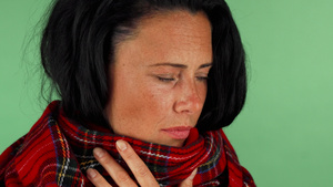 成年妇女咳嗽感到生病11秒视频