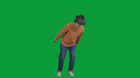  4K绿幕男青年使用VR玩滑雪游戏视频