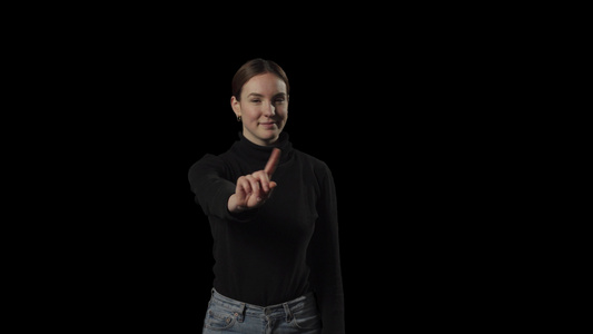 年轻女性在孤立的背景上不使用用食指的手动手势视频