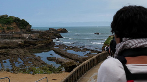 拍摄海洋照片的女摄影师13秒视频