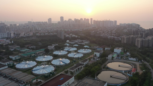 航拍海南海口海甸岛海边的白沙门污水处理厂视频