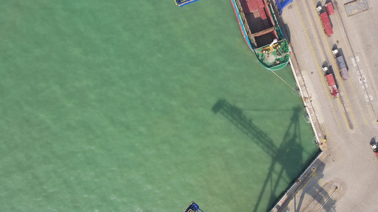 航拍海南海口港集装箱码头集装箱堆场视频