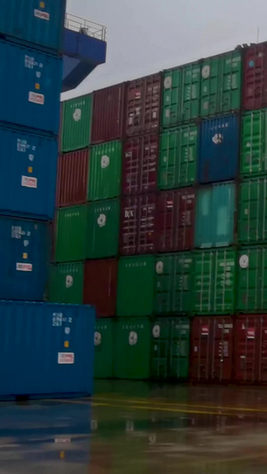 湖北黄石新港智慧港口集装箱堆放区现代化35秒视频