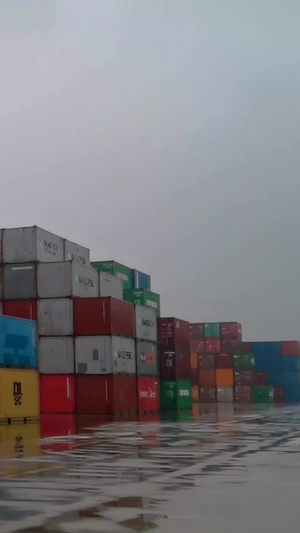 湖北黄石新港智慧港口集装箱堆放区现代化35秒视频